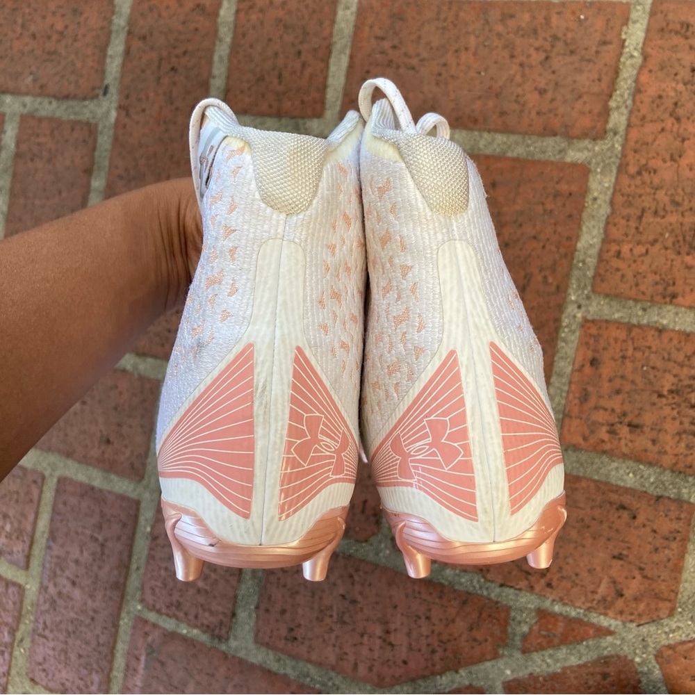 Under Armour Women's Highlight Mc Football Shoe White Pink Women’s Size 11 - Picture 4 of 6
